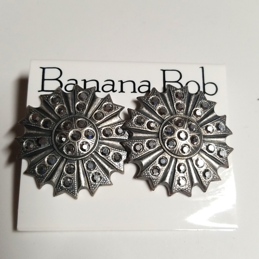 Banana bob earrings